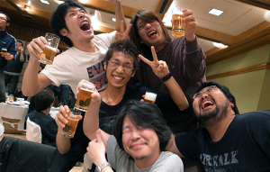 新人歓迎会　歓迎会の後半になるとみんなはじけてます！